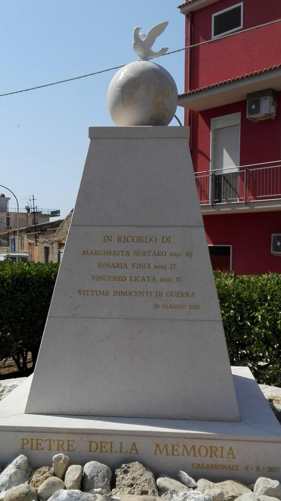 Monumento "Pietre della Memoria" in marmo bianco